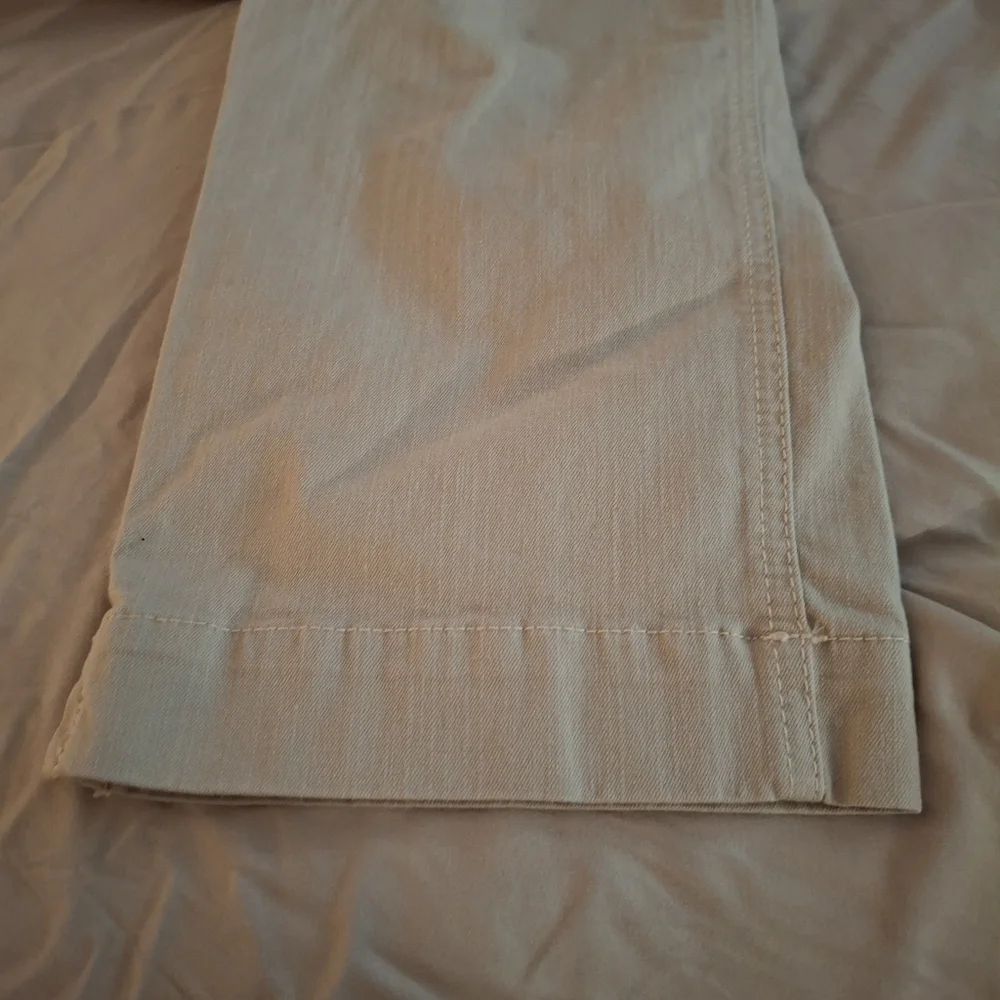 New York & Company Women's Beige Cropped Pants